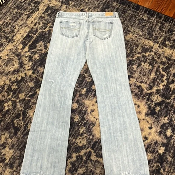 NWOT never worn Abercrombie & Fitch “Emma” style distressed jeans - Picture 4 of 4